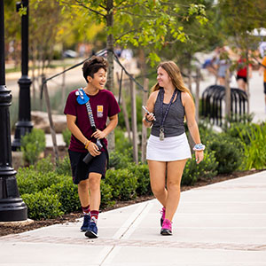 Students walk along Ped walkway by Fred Brown Hall on August 23, 2022. Photo by Steven Bridges/University of Tennessee. 