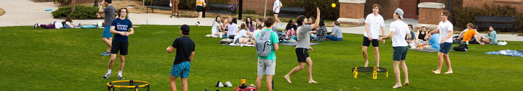 Students hangout and play spikeball while enjoying a warm afternoon in the Magnolia Hall Courtyard on February 28, 2023. Photo by Steven Bridges/Steven Bridges/University of Tennessee.....20230228_Warm_Feb_044.CR3