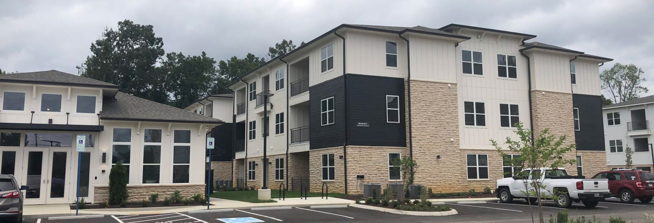 An exterior view of Lakemoor apartments and clubhouse.