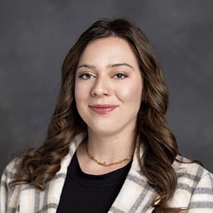 Headshot of Alexis Adams