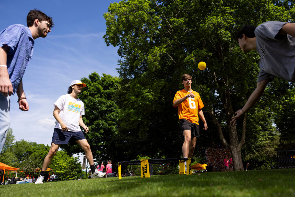 Students play Spikeball during Volapalooza in Circle Park.