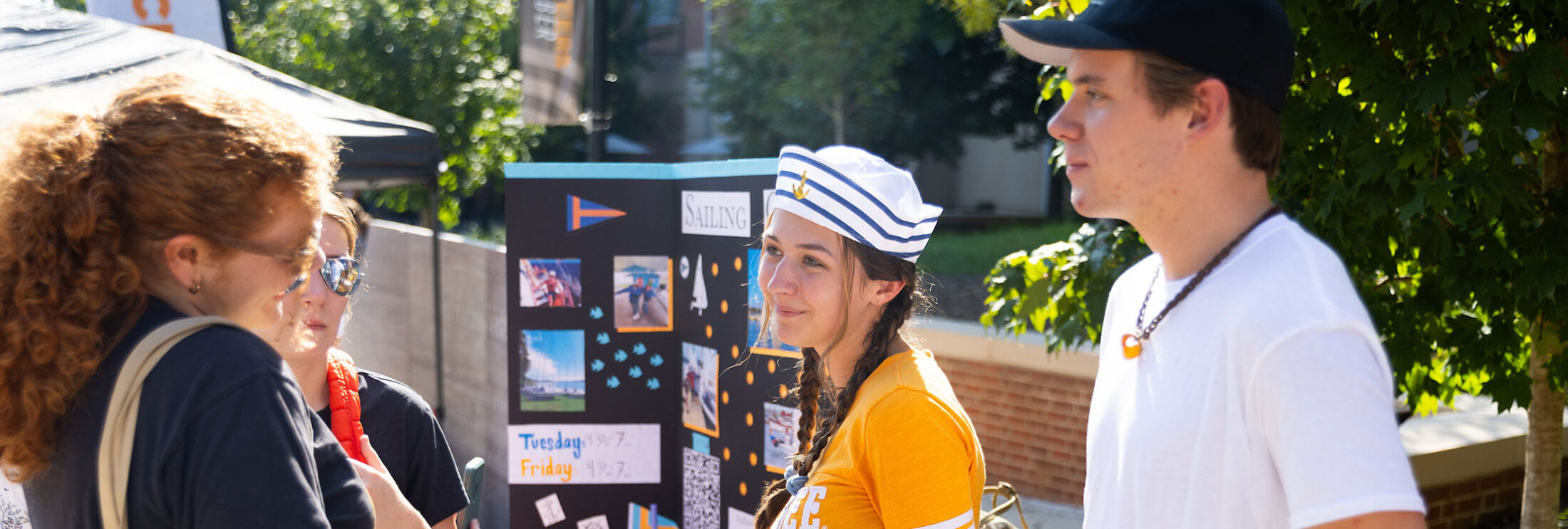 Student speaking to the sailing club at the student engagement fair.