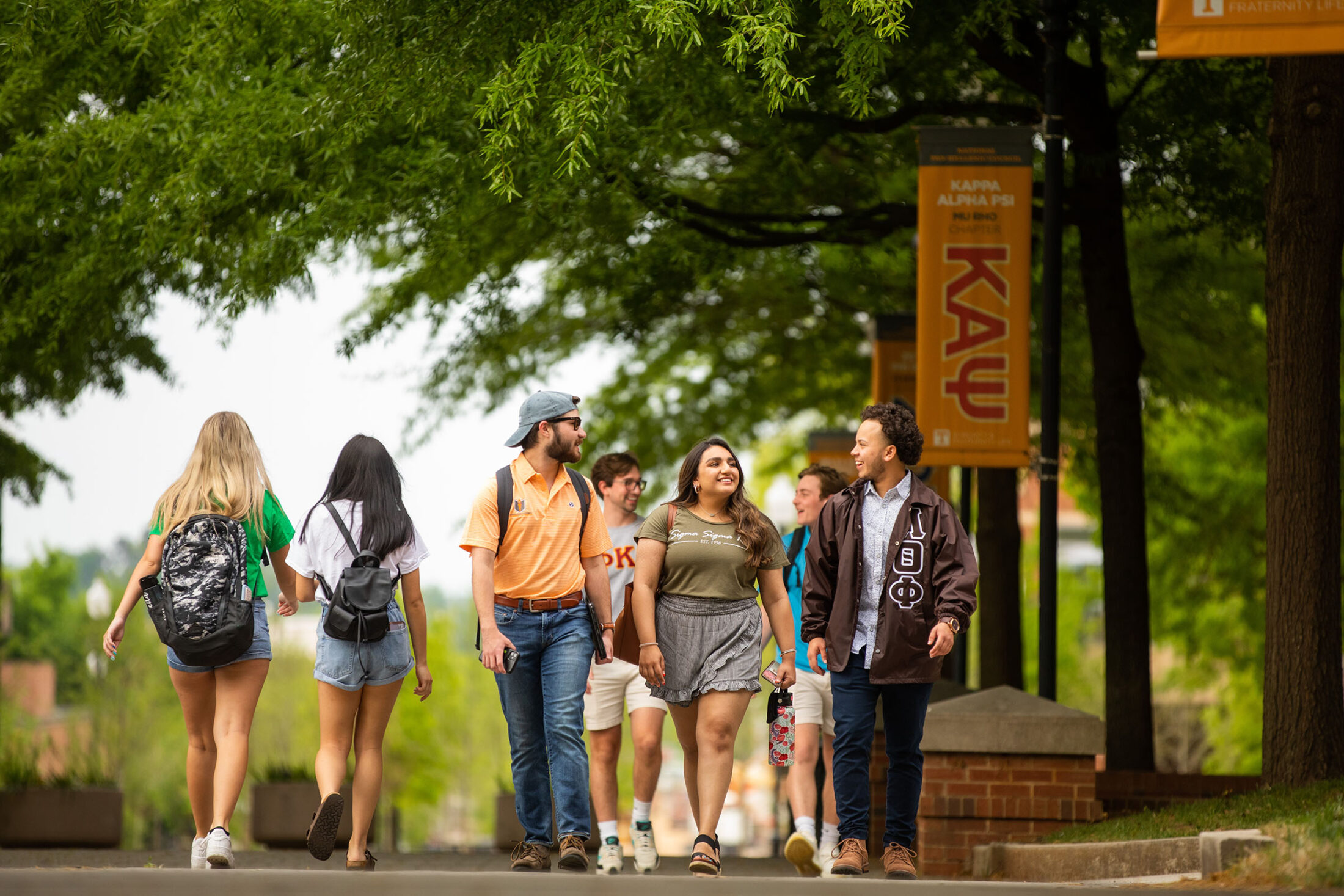 Campus Lifestyle, Tops